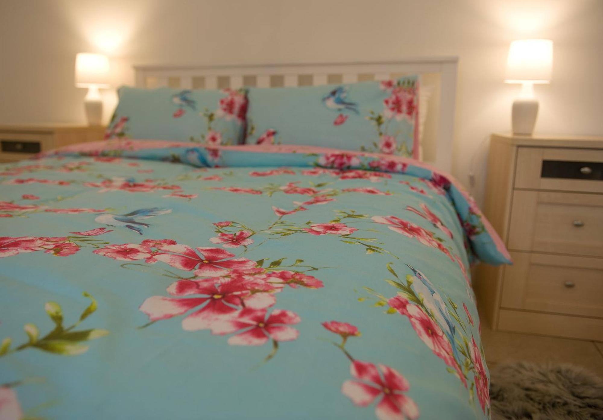 Mountain View Apartment - Short Drive To Beaches Bryngwran Bagian luar foto
